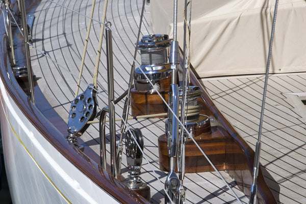 marine spar varnish sail boat